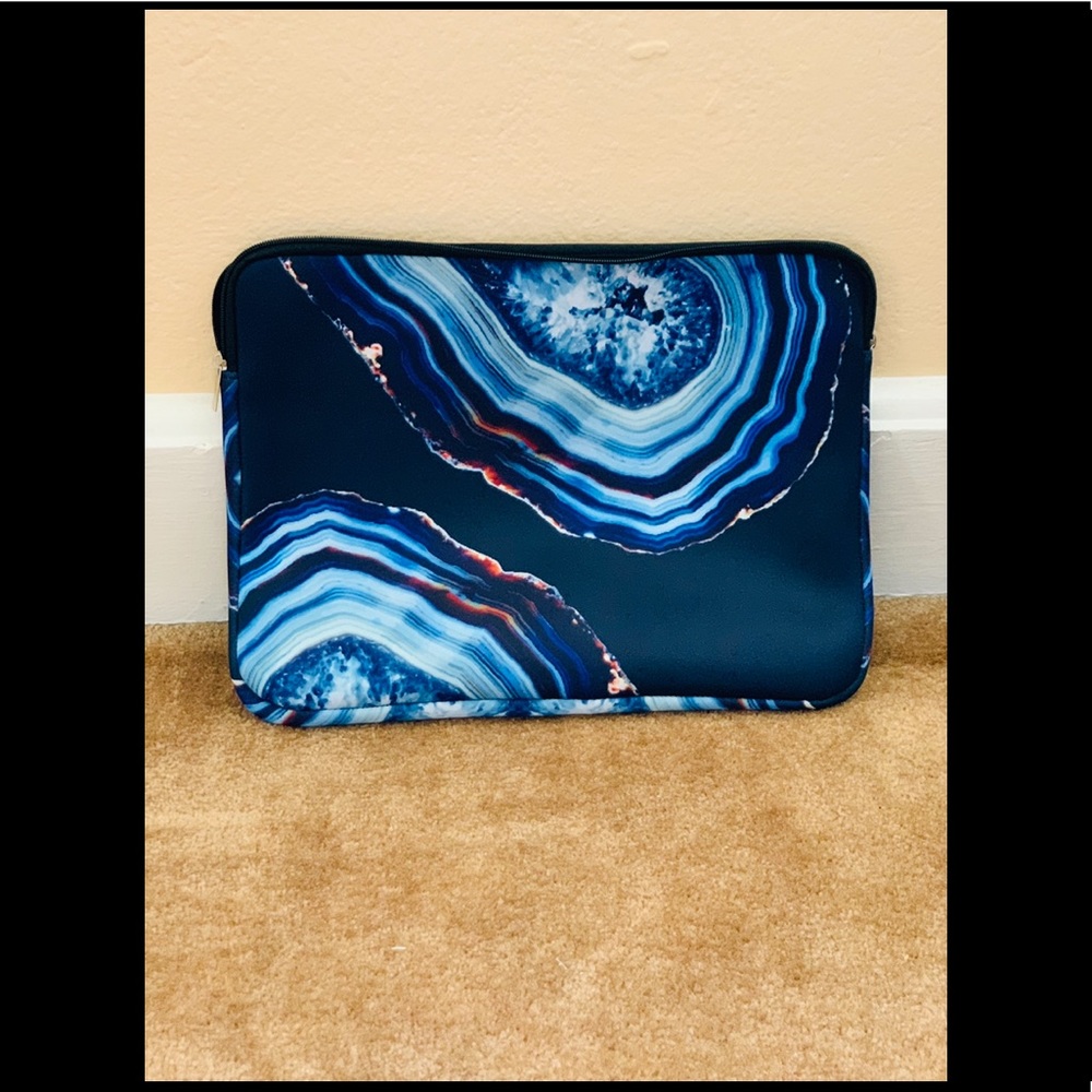 Laptop sleeve
